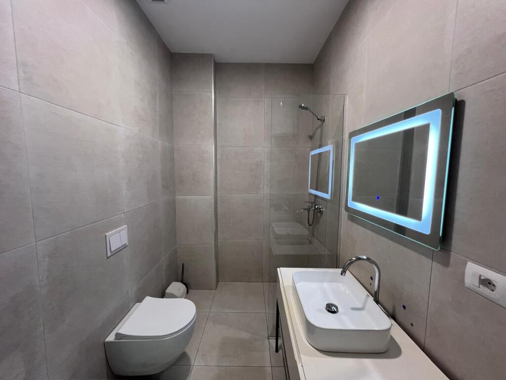 Apartament 1+1 me qira plus post parkimi tek Tirana Garden Building