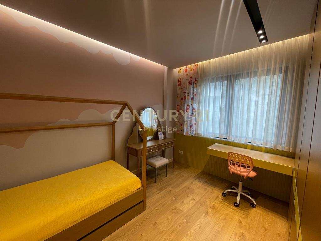 APARTAMENT 2+1+2 + GARAZH ME QIRA PRANE "RADISSON COLLECTION", LIQENI I THATE, TIRANE!