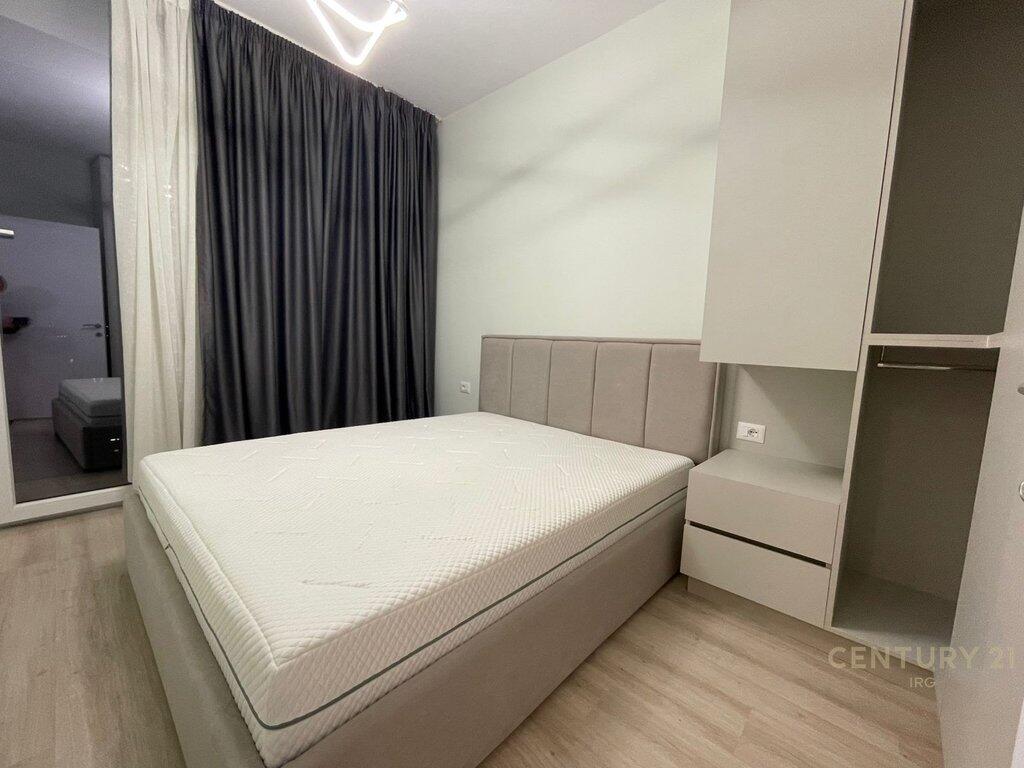 Shkolla e Kuqe, Super Apartament 1+1+ Post Parkimi!