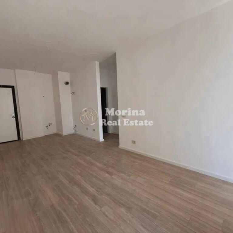 Ambjent Biznesi, ne Rrugen Mine Peza, te Rezidenca Golden Tower, 550 Euro/ Muaj