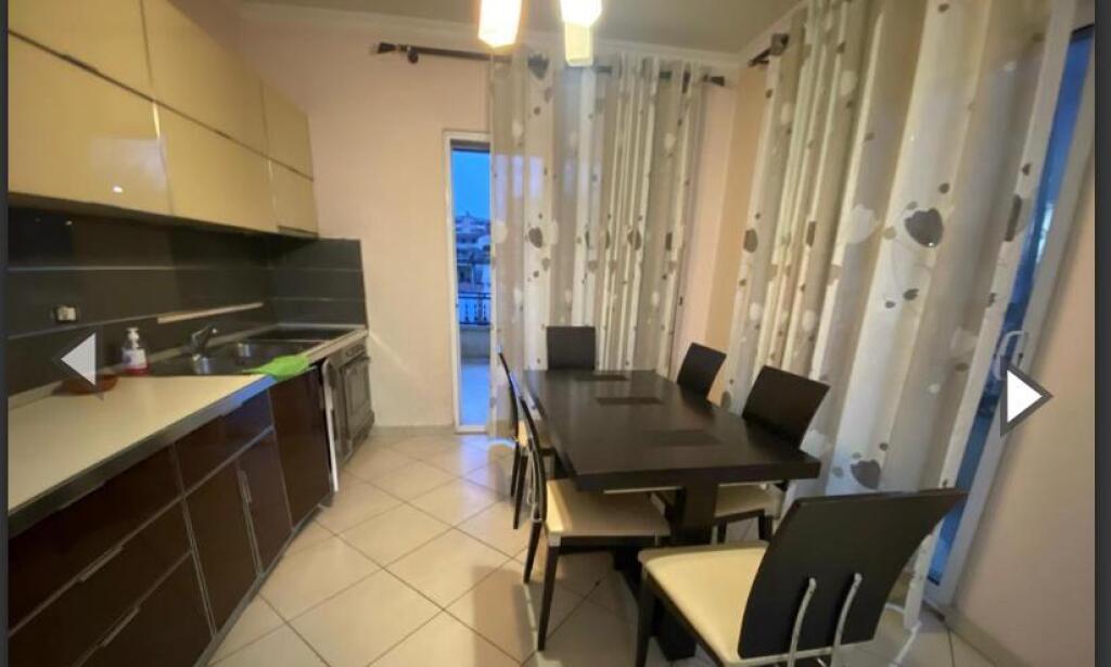 Jepet apartament 3+1+2+verande+parkim ne Selite