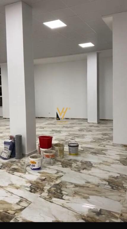 JEPET AMBIENT BIZNESI 670 M2 ME QERA TE FRESKU 5.000 EURO