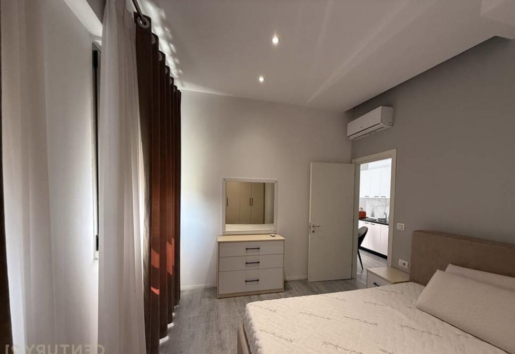 JEPET ME QIRA APARTAMENT 1+1 NE LAPRAKE, PRANE SPITALIT USHTARAK.