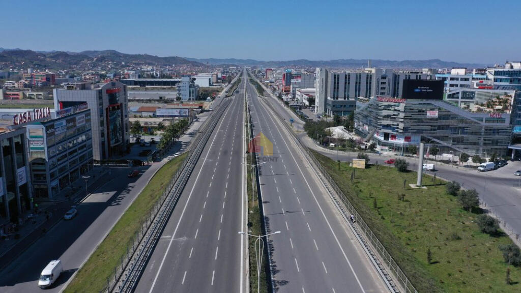 Ambient Komercial me qera 1-katesh 3000 m2 pranë Casa Italia