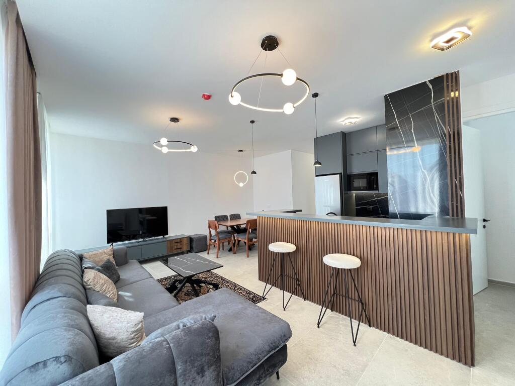 ✨ Appartamento moderno 2+1+2 in affitto con posto auto 📍 Posizione: Lago Secco, Tirana