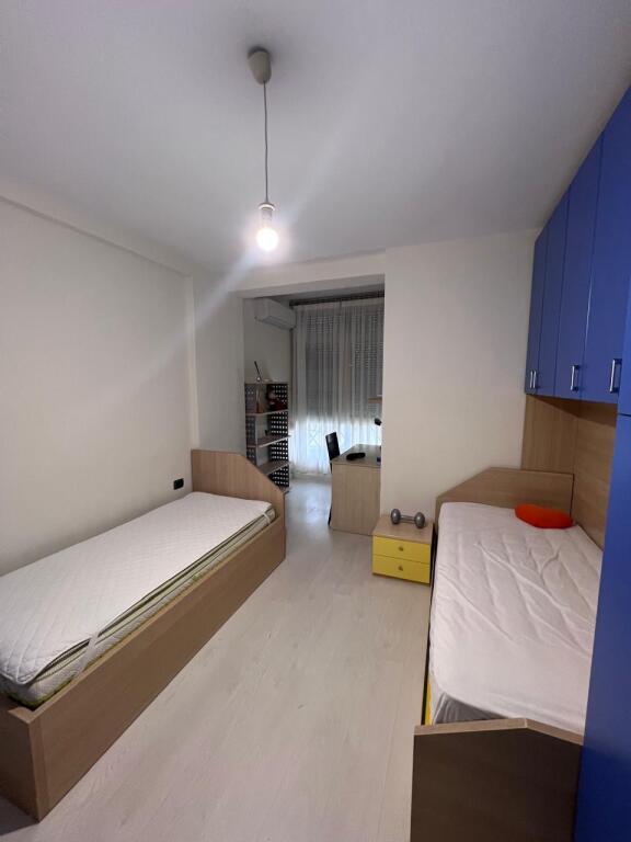 2+1, comune di Parigi, arredato prezzo 800 euro
