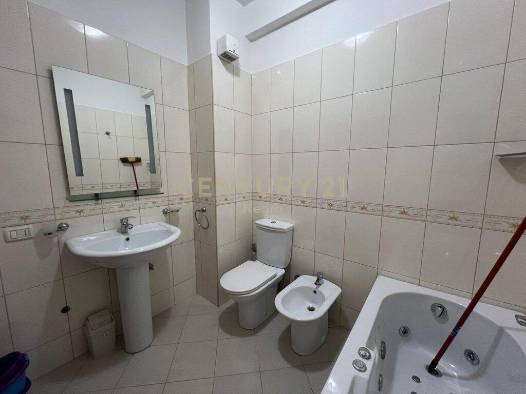 QIRA, APARTAMENT 2+1+2 ne liqen te thate ‼️