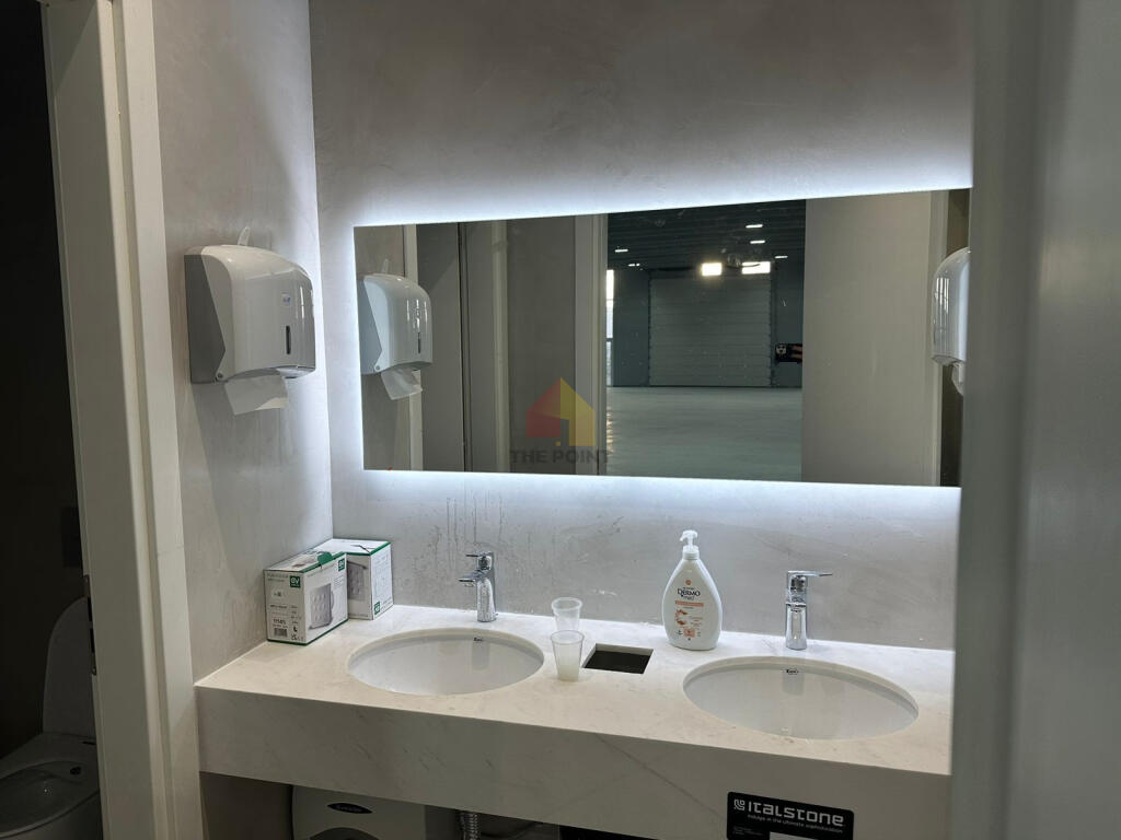 Ambient Komercial me qera 2-katesh 5300 m2 prane Ktheses se Rinasit