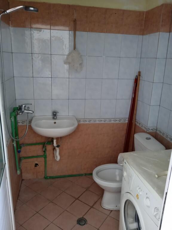 Shtepi me qera tek Kodra e Diellit (260 euro)