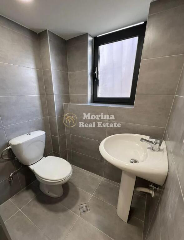 Ambient Biznesi/Dyqan, Stadiumi Dinamo, 490.000 Euro.