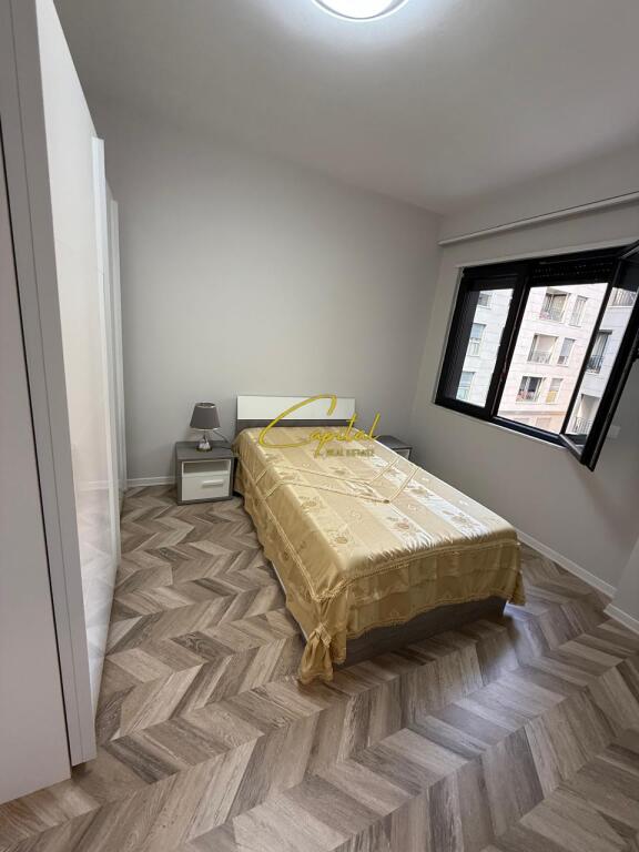 APARTAMENT ME QERA 3+1 PAZARI I RI 900 EURO