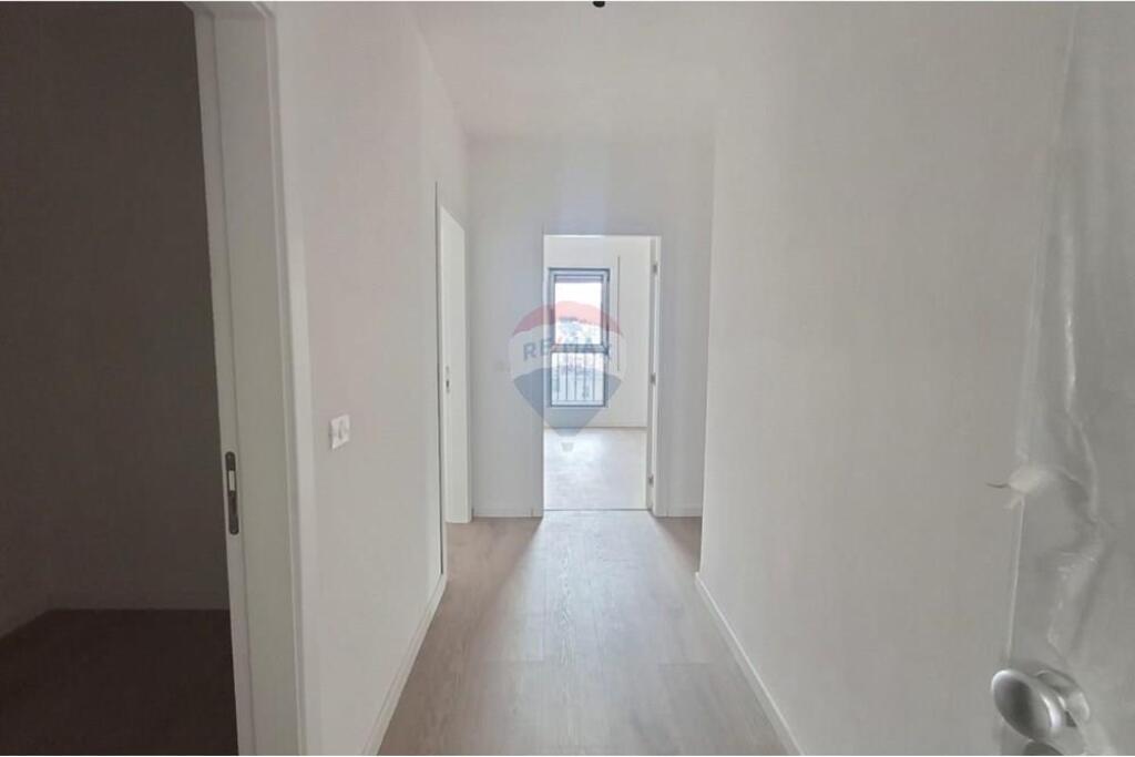 Apartment 3+1+ Veranda near the Red School!