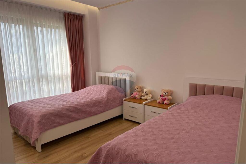 Apartament 2+1+post parkimi me qira!