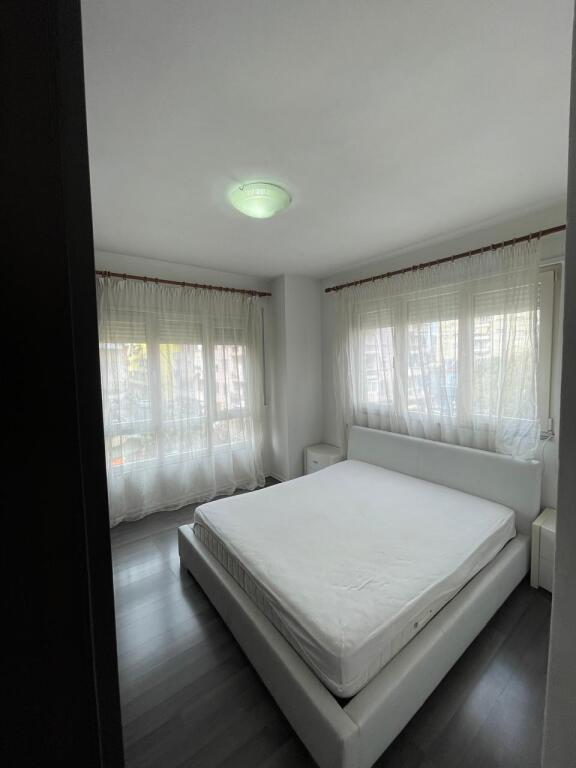 Apartament me qera 2+1 , Sheshi Pranvera, Qender Durres