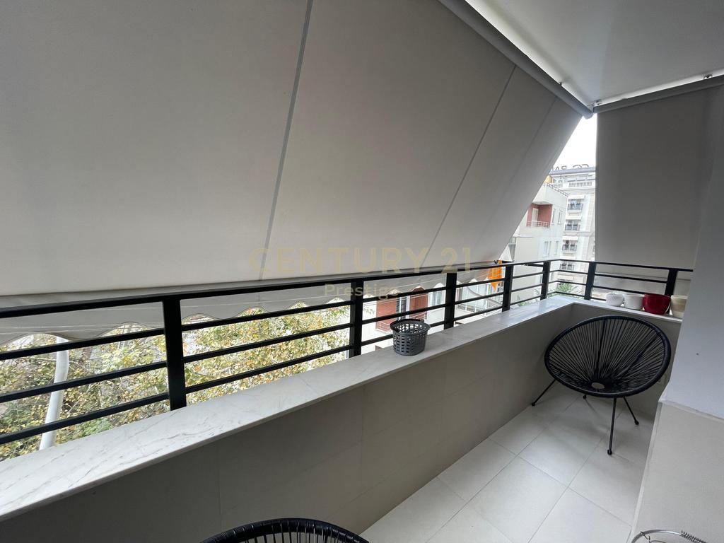 APARTAMENT 2+1+2 + GARAZH ME QIRA PRANE "RADISSON COLLECTION", LIQENI I THATE, TIRANE!