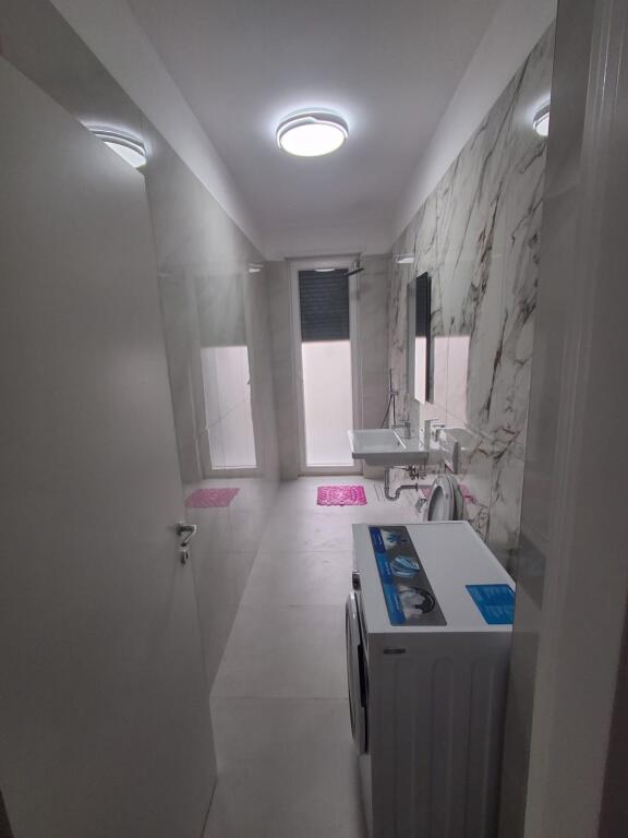 Jepet Apartament me Qera 2+1 Te rr e Dibres ne qender