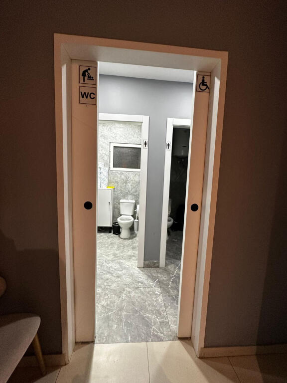 Shitje Biznesi Restorant tek Komuna e Parisit (ID BSHB160) Tirane