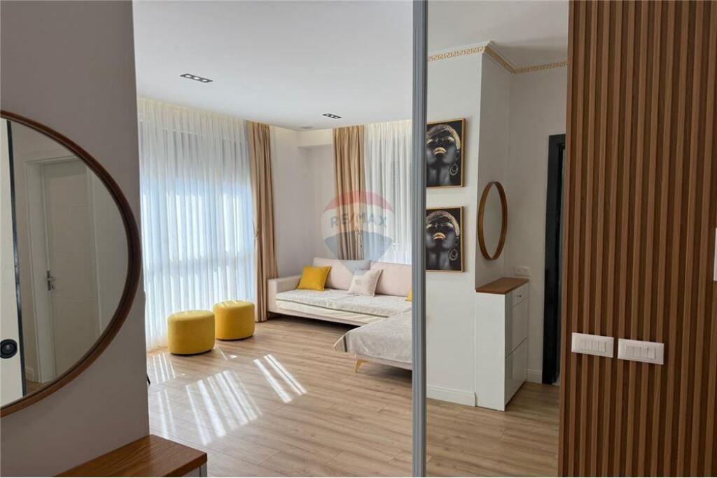 Apartament 2+1+post parkimi me qira!