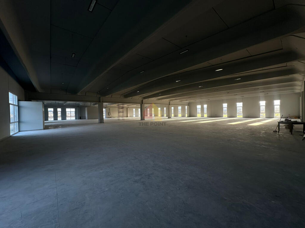 Ambient Komercial me qera 2-katesh 5300 m2 prane Ktheses se Rinasit