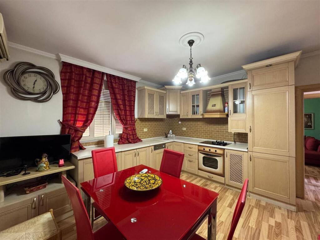 APARTAMENT ME QERA 2+1 RRUGA FORTUZI 63.000LEKE