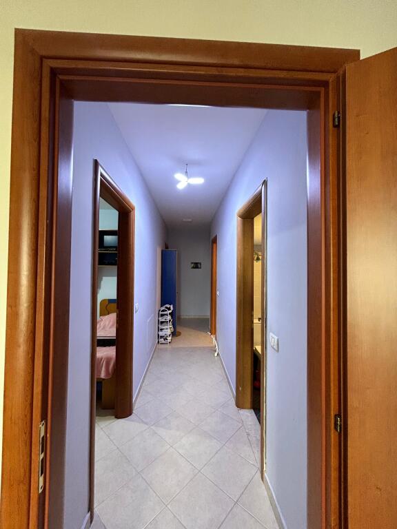 Jepet apartament 2+1+2 tek Komuna e Parisit