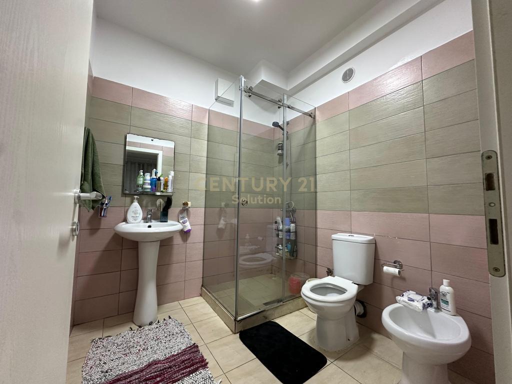 APARTAMENT 2+1+2 TUALETE + 2 BALLKONE PER QIRA!