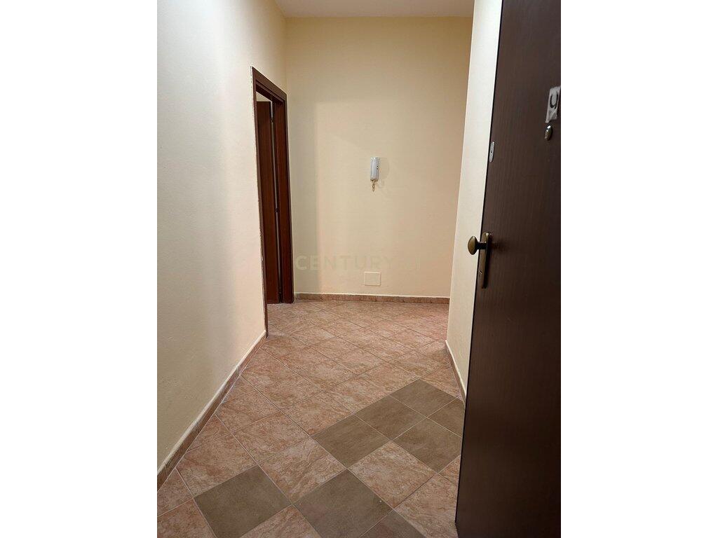 KOMUNA E PARISIT, APARTAMENT ME QIRA PER ZYRA