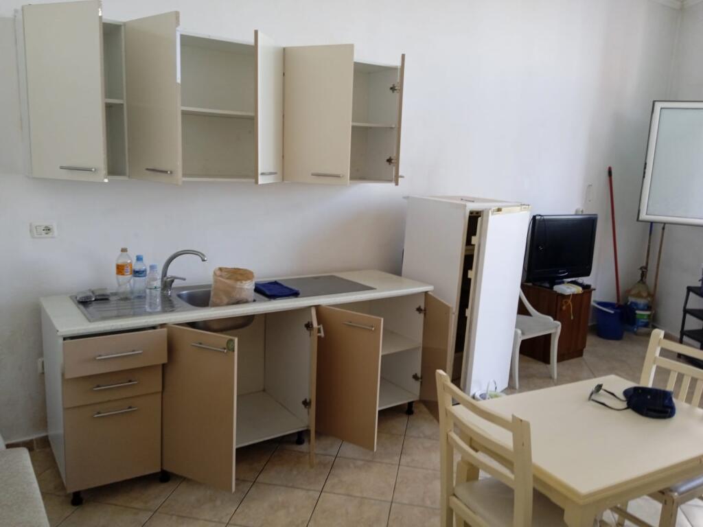 Shtepi me qera tek Kodra e Diellit (260 euro)