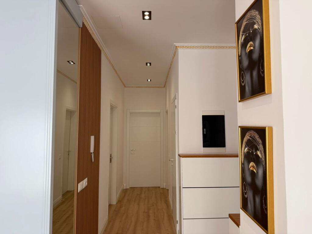 Apartament 2+1+post parkimi me qira!