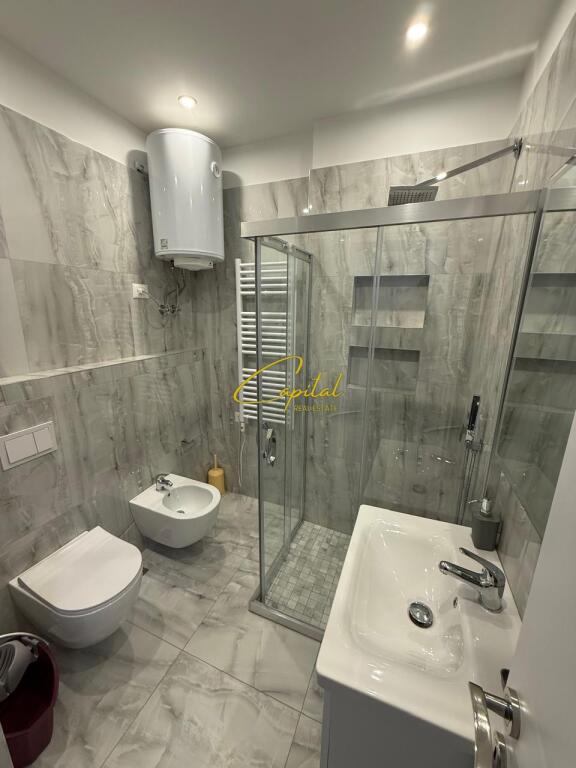 APARTAMENT ME QERA 3+1 PAZARI I RI 900 EURO