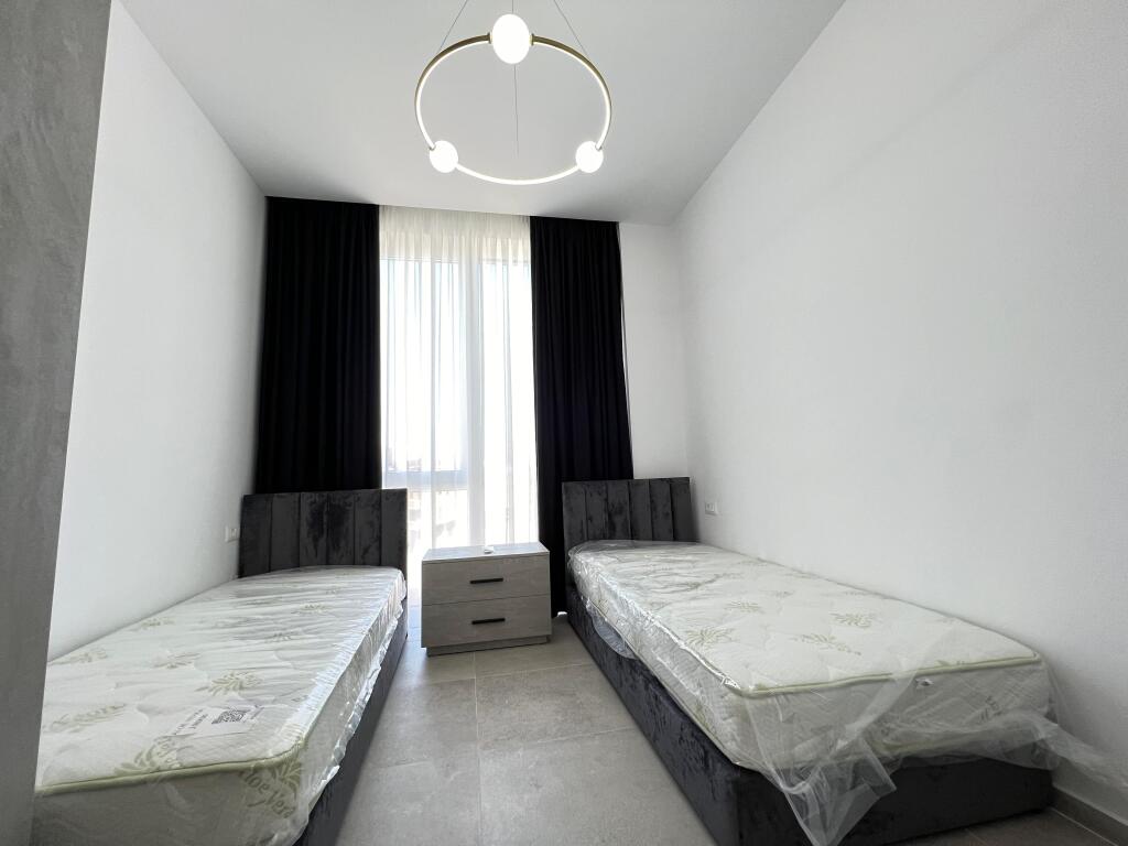 ✨ Appartamento moderno 2+1+2 in affitto con posto auto 📍 Posizione: Lago Secco, Tirana