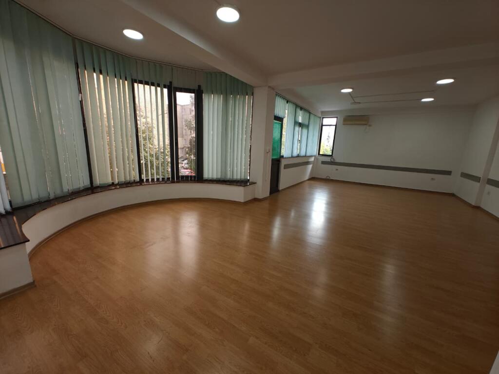 QERA, AMBIENT BIZNESI, XHAMLLIK, TIRANE MLS # 530581008-44