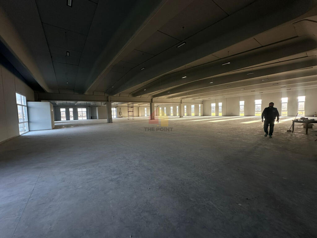 Ambient Komercial me qera 2-katesh 5300 m2 prane Ktheses se Rinasit