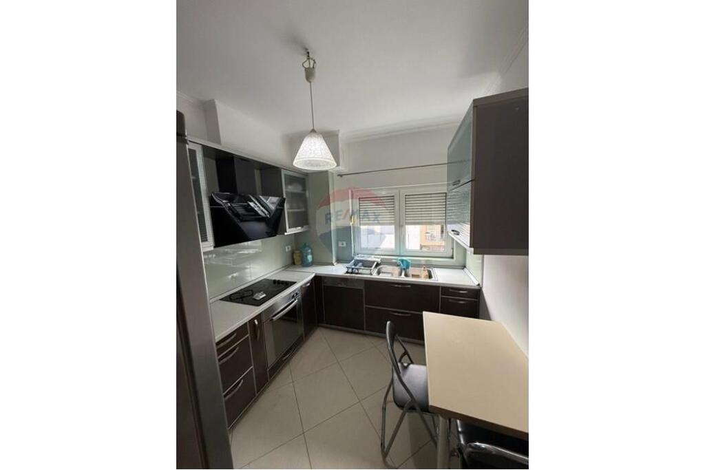Apartament 2+1+2 me post parkimi për qira në Astir