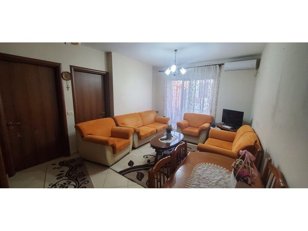 Jepet apartament 2+1 Me Qira në Rrugen Haxhi Dalliu .