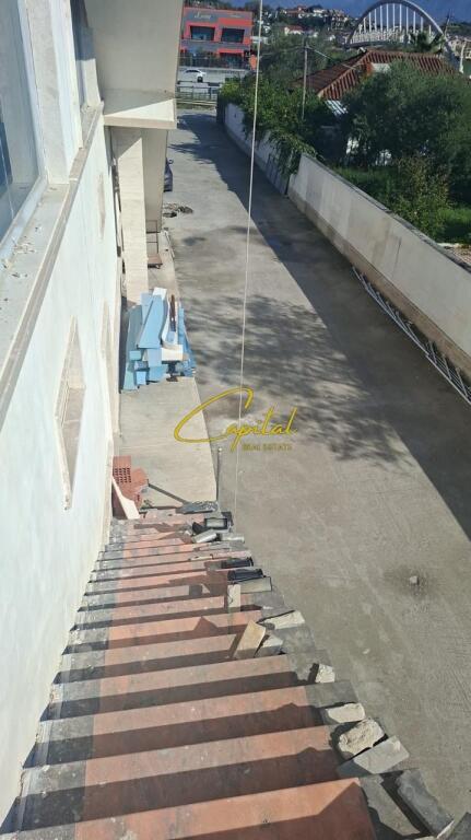 MAGAZINE ME QERA 800 M2 AUTOSTRADA TR-DR 2000 EURO