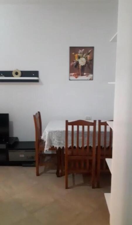 Jepet me qira garzionere ne Astir. 300 Euro