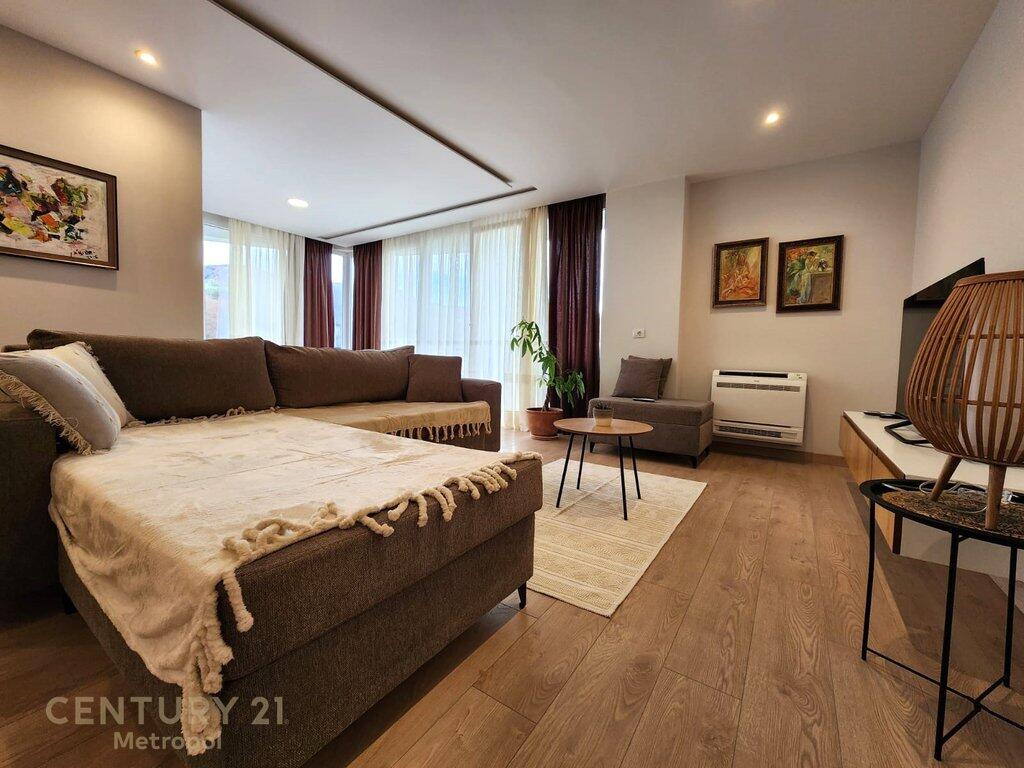 Apartament 3+1+2 tualete per qera Kopshti Botanik!