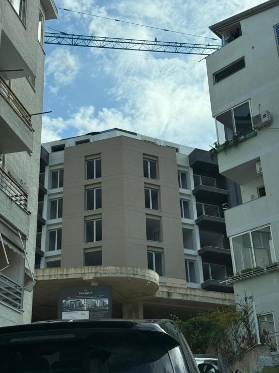 APARTAMENT 1+1 PER SHITJE TEK HOTEL RADISON