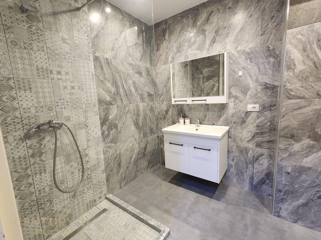 Apartament 3+1+2 tualete per qera Kopshti Botanik!