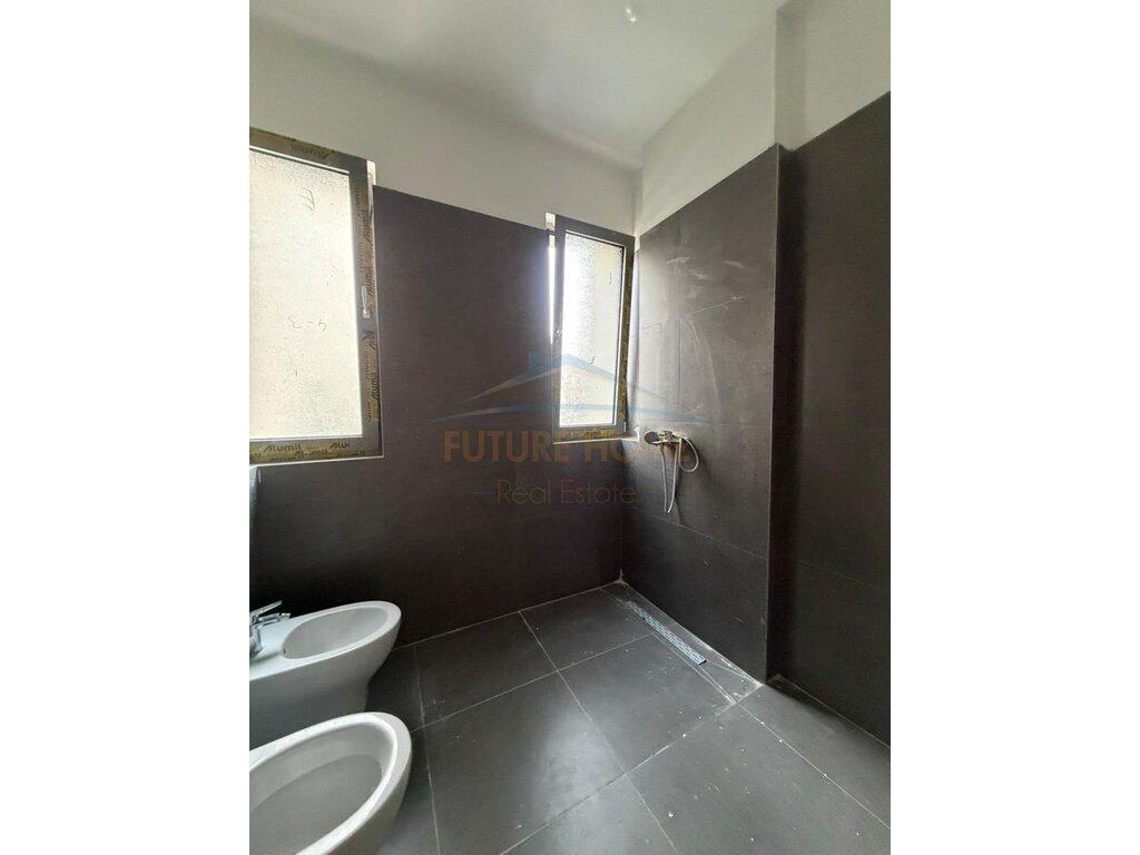 Qera, Apartamenti 2+1+2+Post Parkimi, Rezidenca Green Valley, Liqeni i Thate.