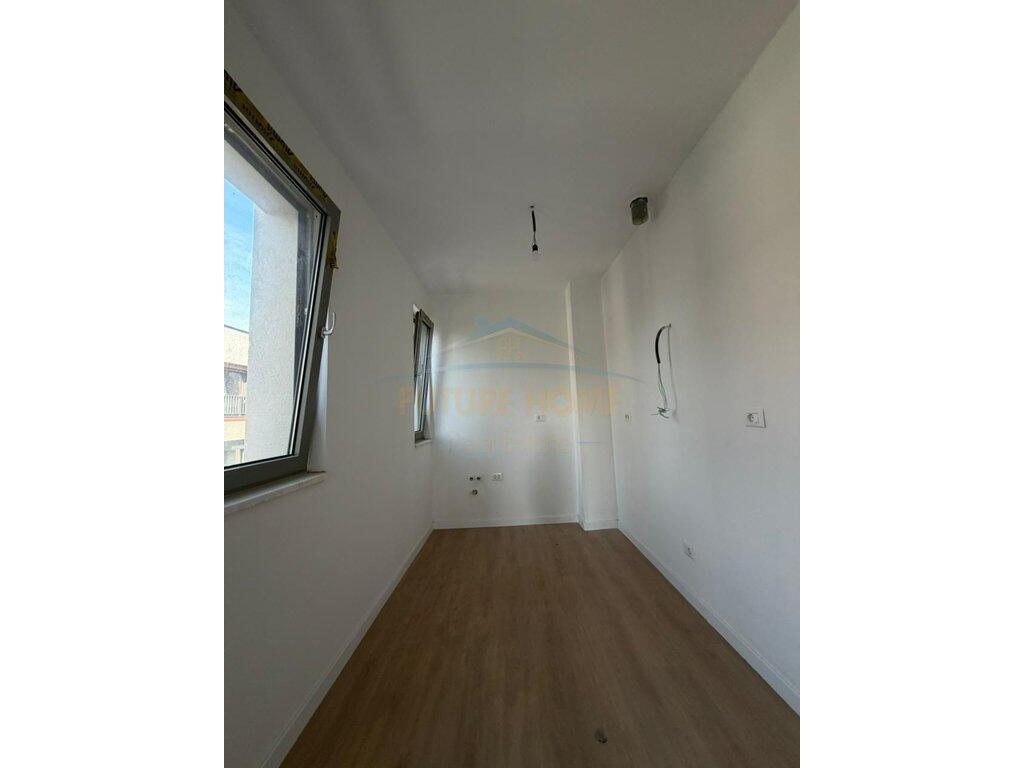 Qera, Apartamenti 2+1+2+Post Parkimi, Rezidenca Green Valley, Liqeni i Thate.