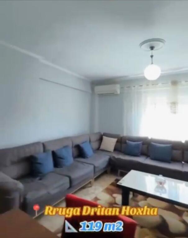 🏢Rruga Dritan Hoxha,prane Klinikes Glob jepet me qera apartament ,2+1,i mobiluar 60,000 Leke