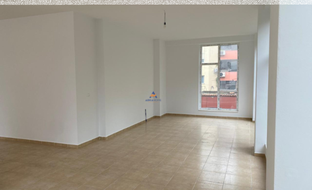 JEPET AMBIENT ME QERA 200M2 "ISH STACIONI I TRENIT" 2500 EURO