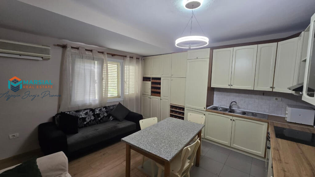 Jepet apartament 3+1 per qira, Brryli, Materniteti i Ri