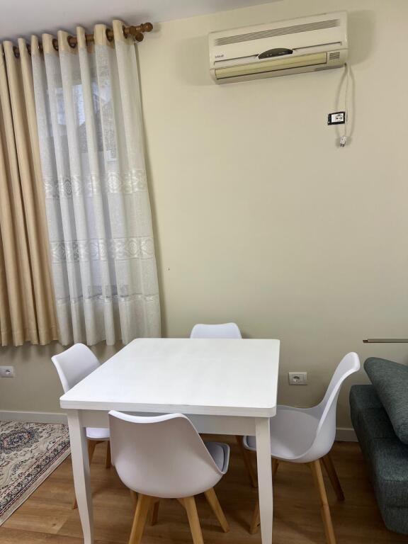 Jepet Me Qera Apartament 1+1+1 Ballkon