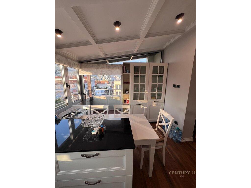 PENTHOUSE LUKSOZ NE QENDER PRANE MINISTRISE SE DREJTESISE! 2,500 € /Muaj
