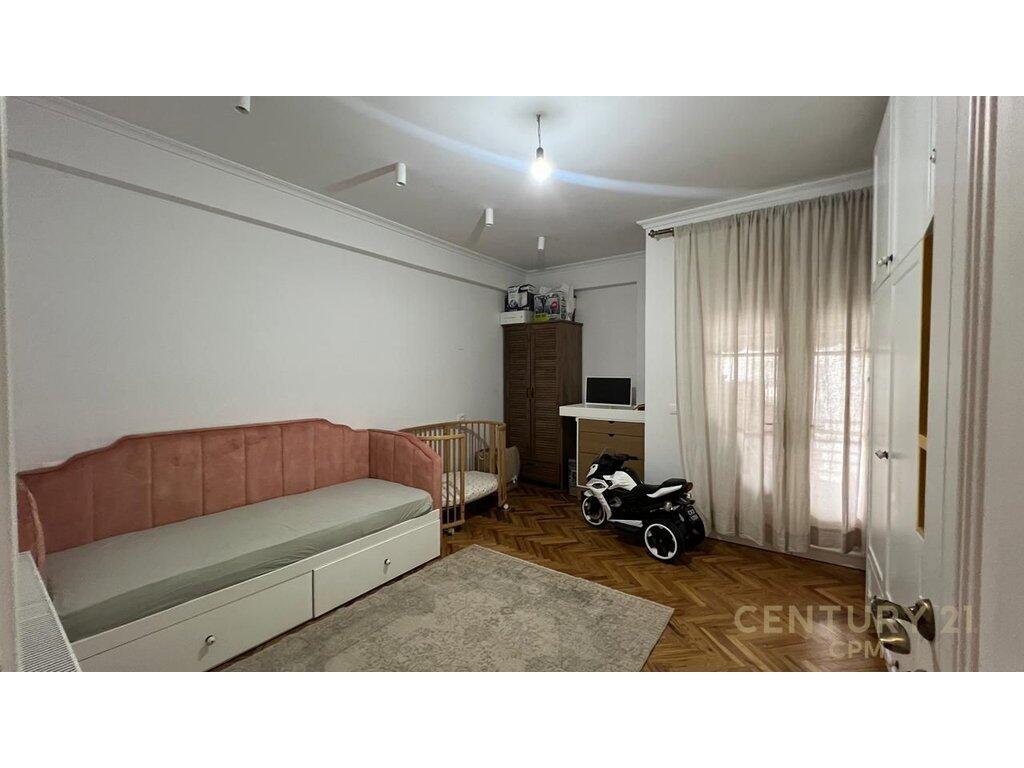 🏢 Apartment 2+1 for sale with Parking Spot – Near the Old Park, Tirana