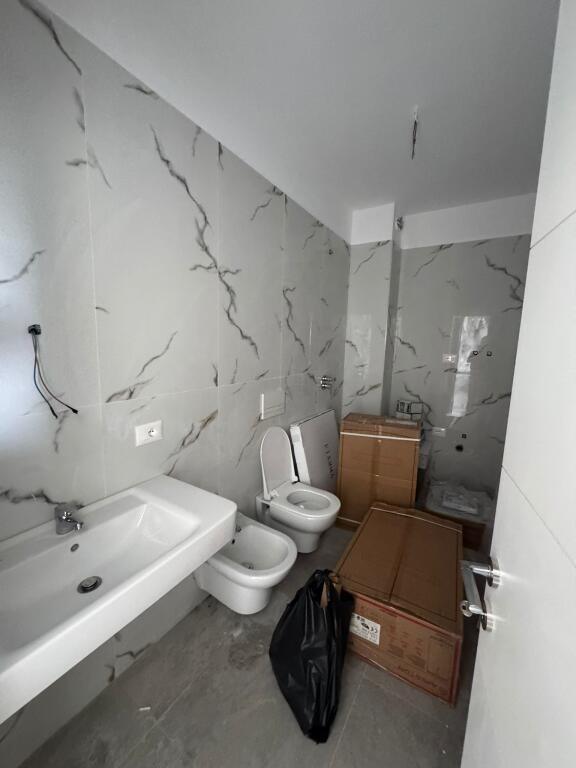 📣 QERA Apartament 1+1 📍 Rruga "Jordan Misja", Prane SPAK ✨   🏢 Ndertim i Ri  🪜 Kati 4 (Me Ashensor)  🛋️ BOSH   💶 Cmimi 450 Euro