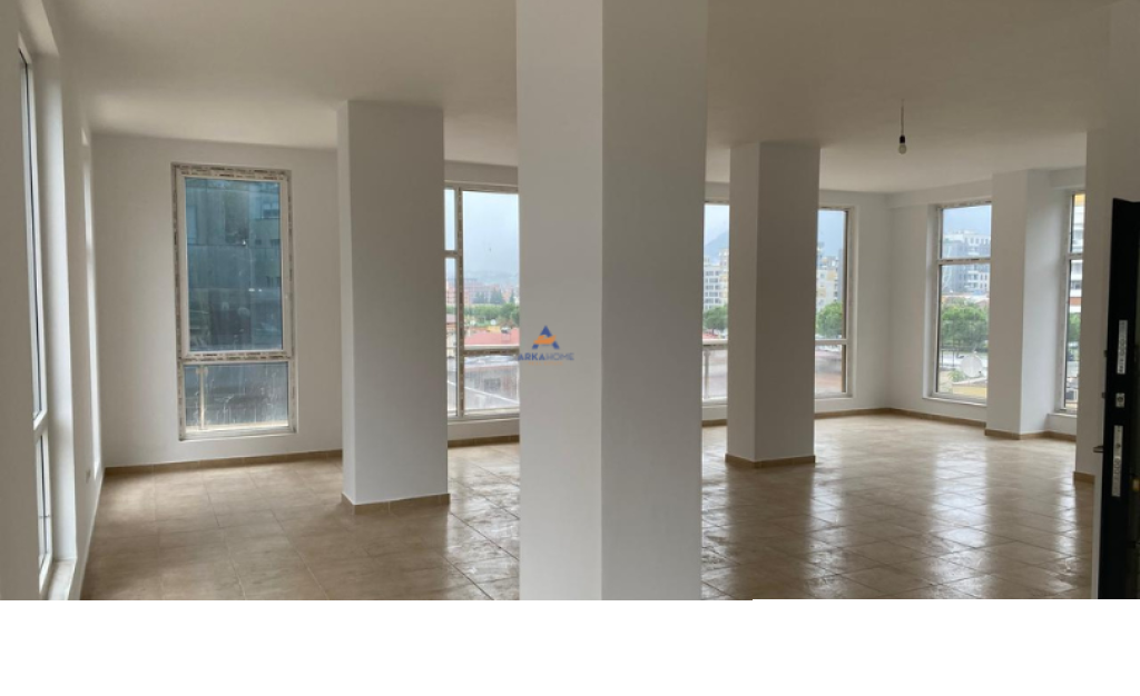 JEPET AMBIENT ME QERA 200M2 "ISH STACIONI I TRENIT" 2500 EURO